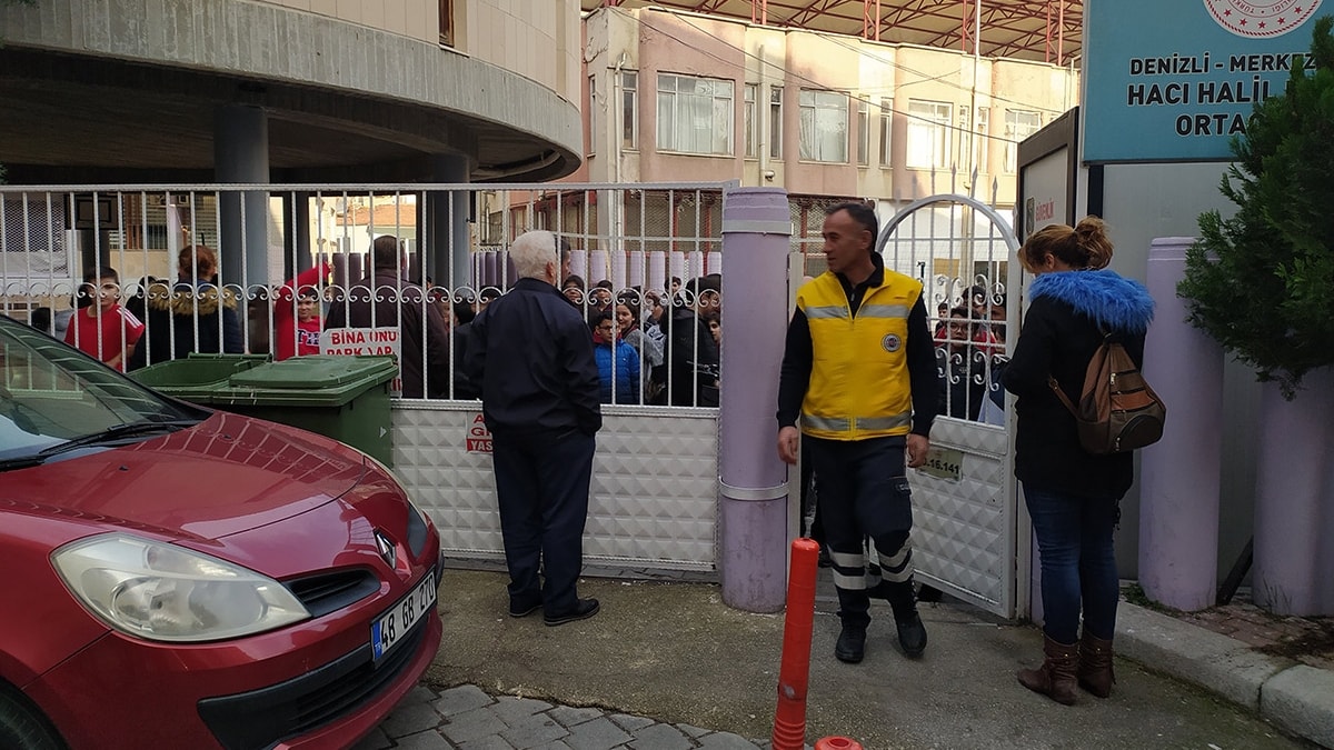 Denizli'de 14 renci gda zehirlenmesi phesiyle hastaneye kaldrld