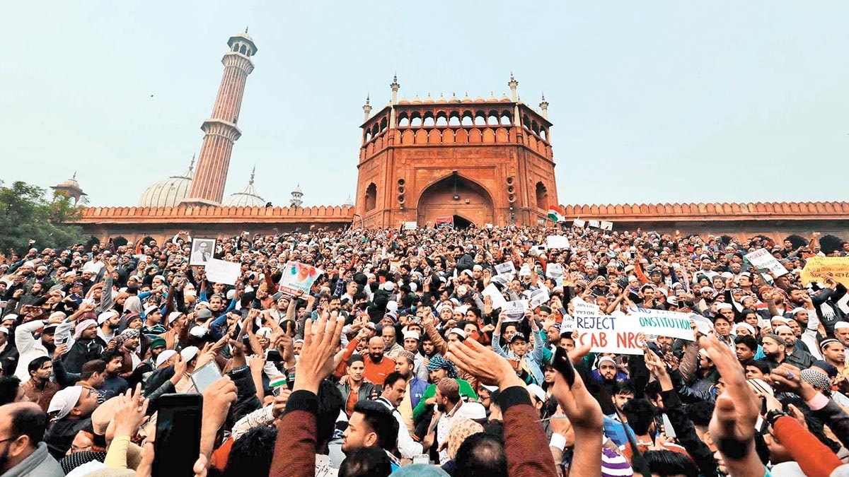 Irk yasaya Cuma isyan!