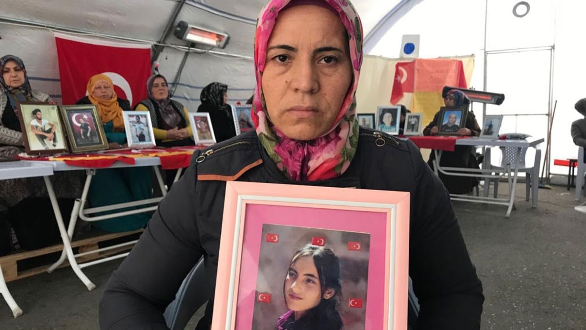 Diyarbakır annelerinden HDP'ye tepki: Evlatlarımız sizin aracılığınızla dağa götürüldü
