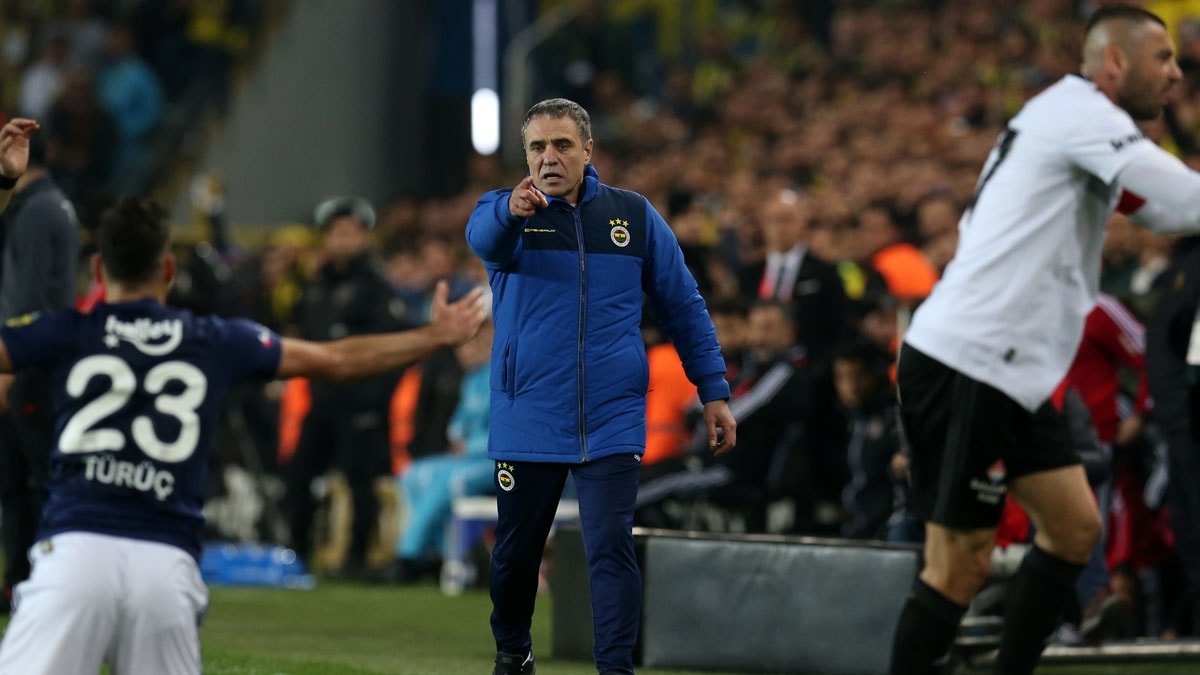 Ersun Yanal'dan kafa kartran aklama