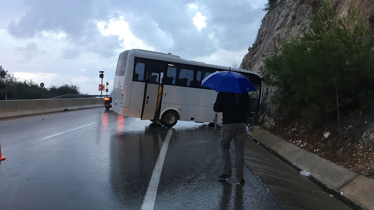 Antalya'da trafik kazas: 17 yaral
