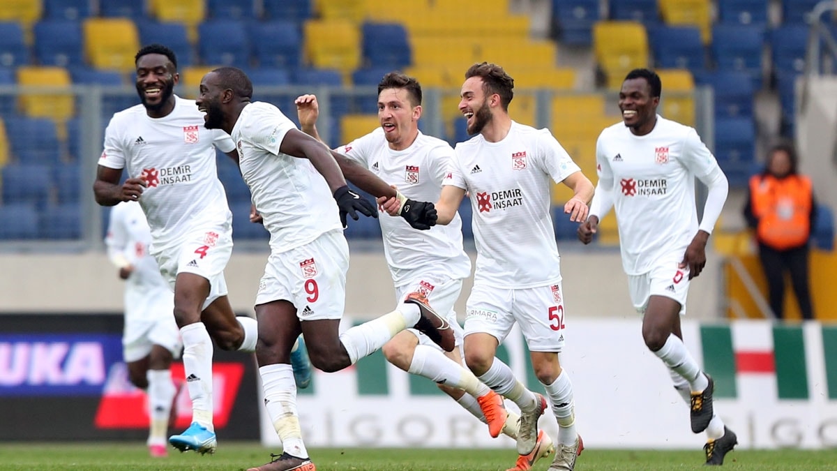 Lider Sivasspor, tarihinin en iyi deplasman performansn tekrarlad