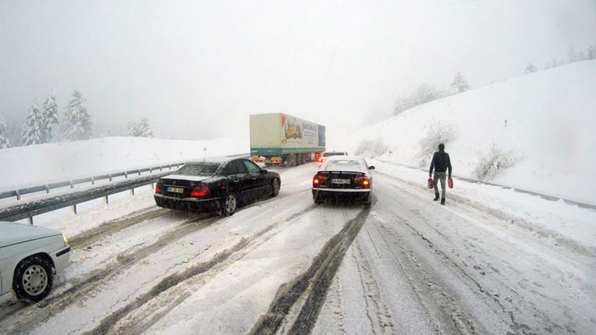 Kar nedeniyle Kahramanmara-Kayseri kara yolu ulama kapand