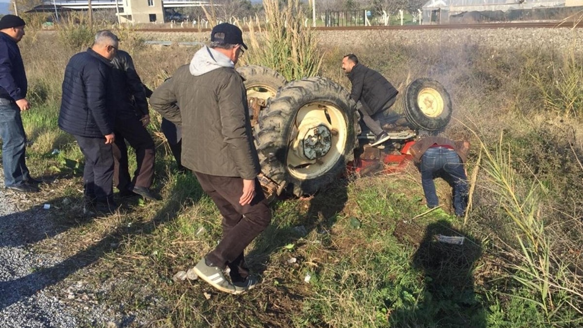 Kamyonetin arpt traktr arampole yuvarland: 1i ar 3 yaral