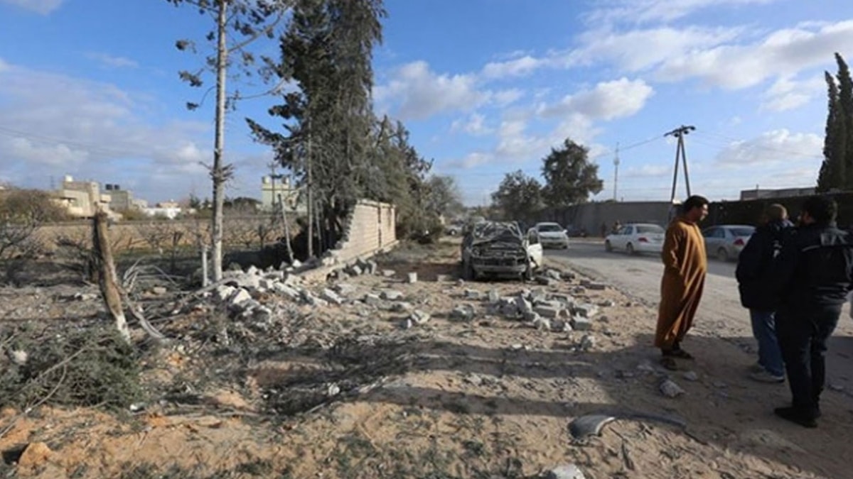 Libya'daki darbeci Hafter gleri Zaviye kentini bombalad: 2 l