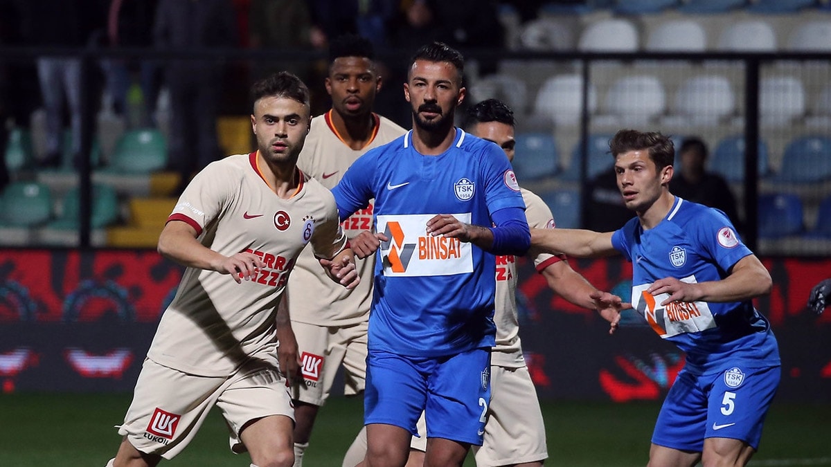 Konyaspor, Galatasaray'dan ayrlmas gndemde olan Ahmet alk'a talip oldu
