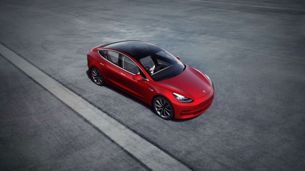 inde retilen Tesla Model 3 aralarna vergi muafiyeti uygulanacak