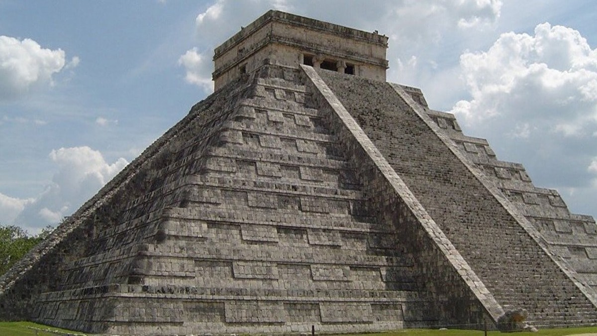 Meksika'da antik Maya saray kefedildi