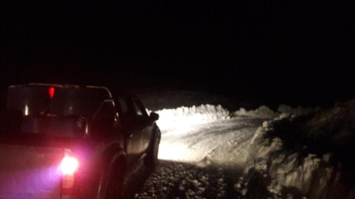 Siirtte kar yollar kapatt, 2 yandaki bebek ekiplerce kurtarld