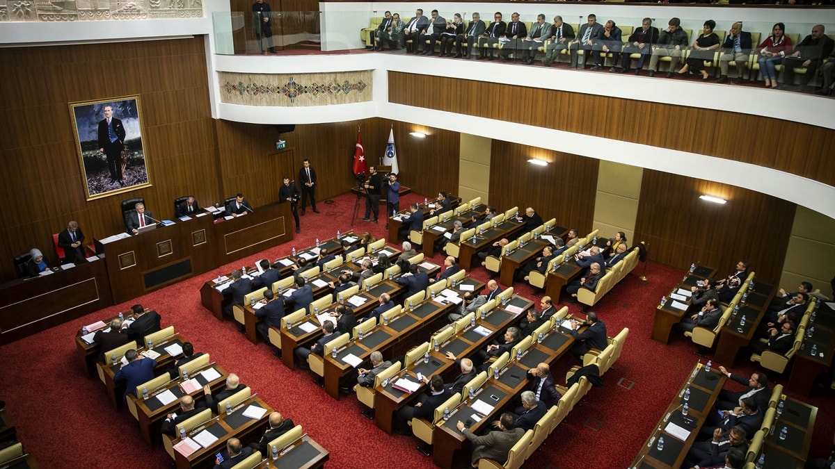 Ankara Bykehir Belediyesi Meclisinde otobs alm iin d kredi kullanlmasna onay