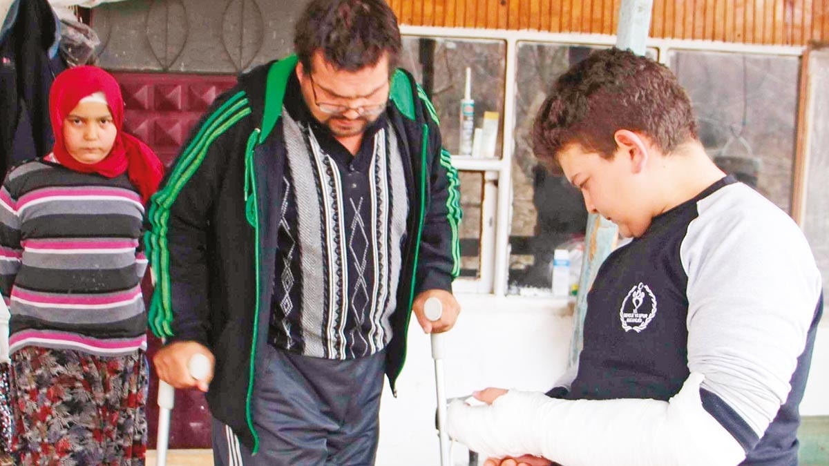 Anne daya dedi, inek tepmesi kt