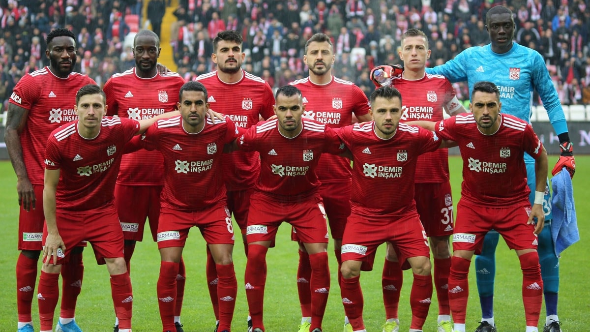 Sper Lig'de ilk devrenin lideri Sivasspor