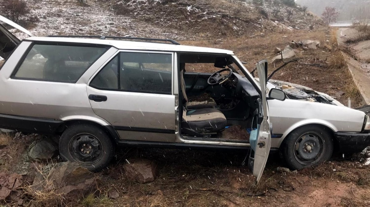 Sivas'ta otomobil devrildi: 4 yaral 