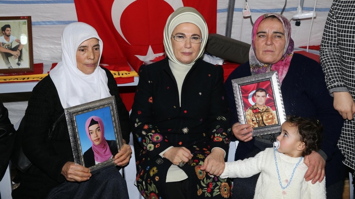 Emine Erdoandan Diyarbakr annelerine ziyaret