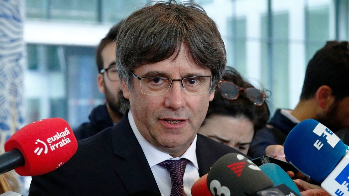 Belika mahkemesi Puigdemont'un tutuklanmas kararn askya ald