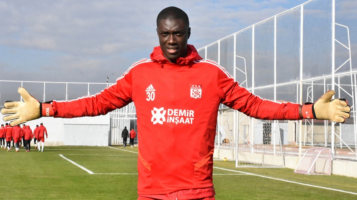 Sivasspor'un baarl kalecisi Samassa'dan ampiyonluk sz: ok zor olacak
