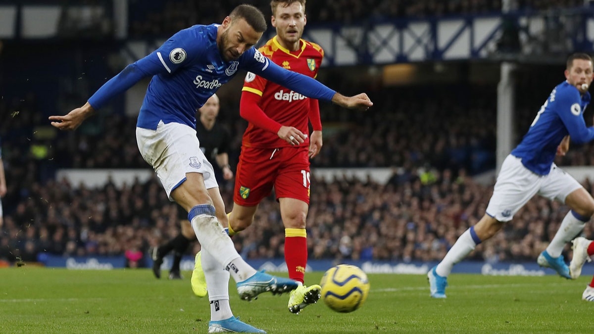 Cenk Tosun iin Everton ile anlatlar