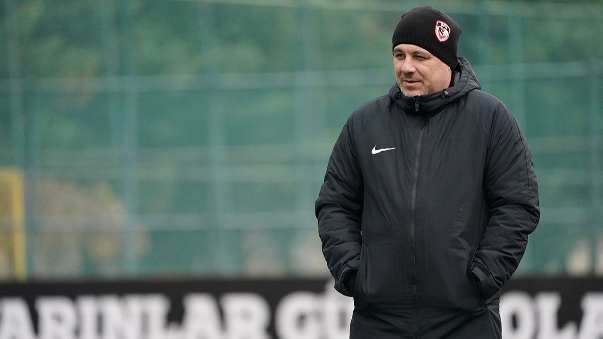 Marius Sumudica, lkesinin takmlarndan Universitatea Craiova'nn radarnda