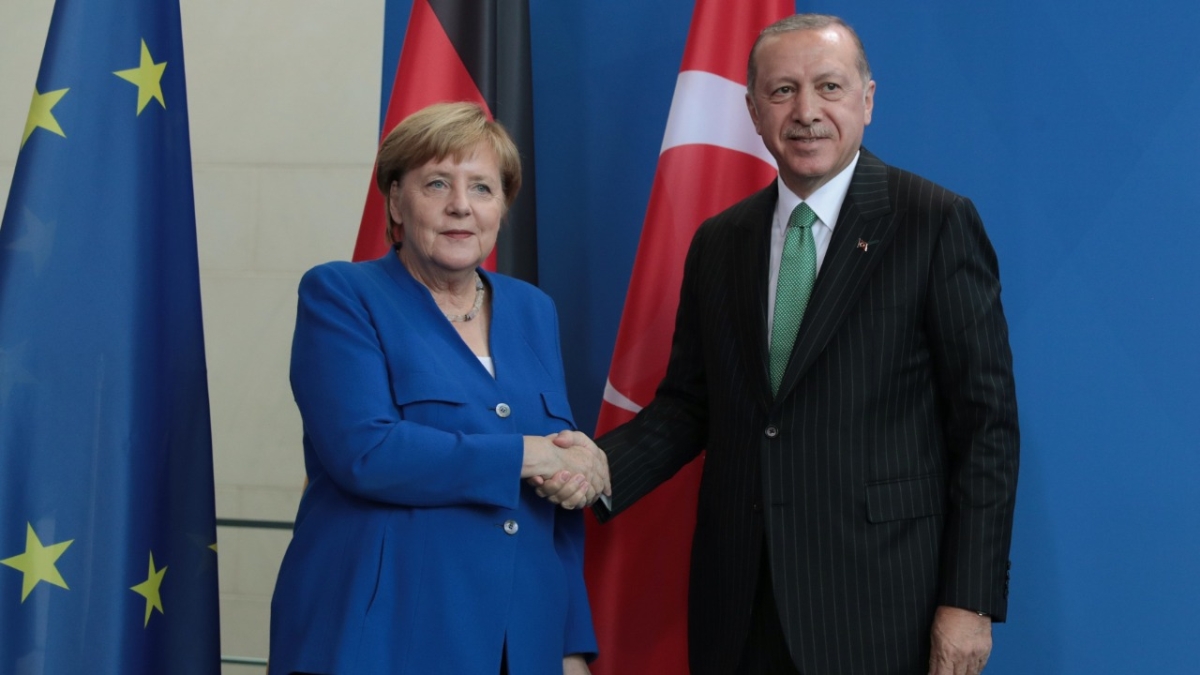 Bakan Erdoan, Merkel ile telefonda grt