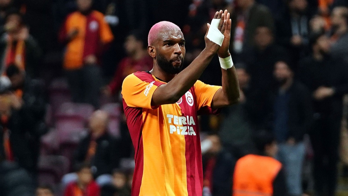 Ryan Babel sosyal medya hesabndan Galatasaray' sildi