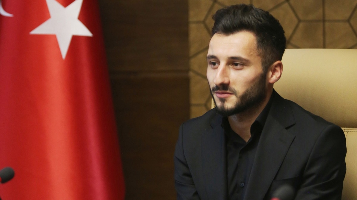 Asker selam verdii iin St.Pauli'den gnderilen Enver Cenk ahin, Kayserispor'a transfer oldu
