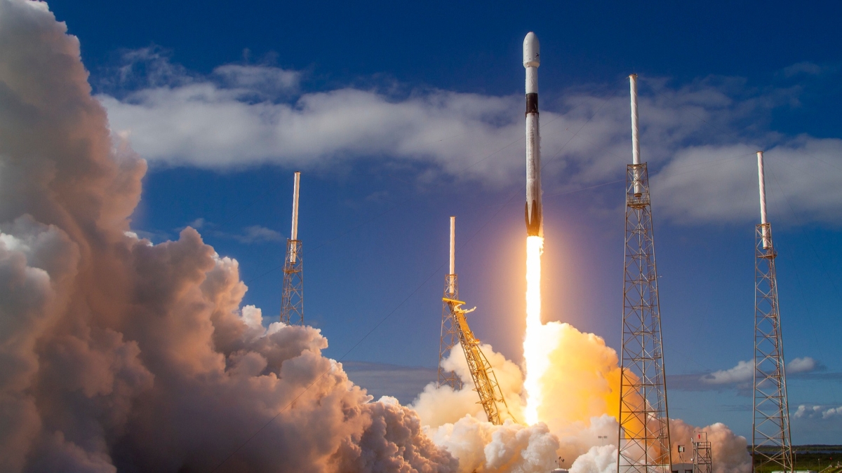 SpaceX yrngeye 60 internet uydusu gnderdi