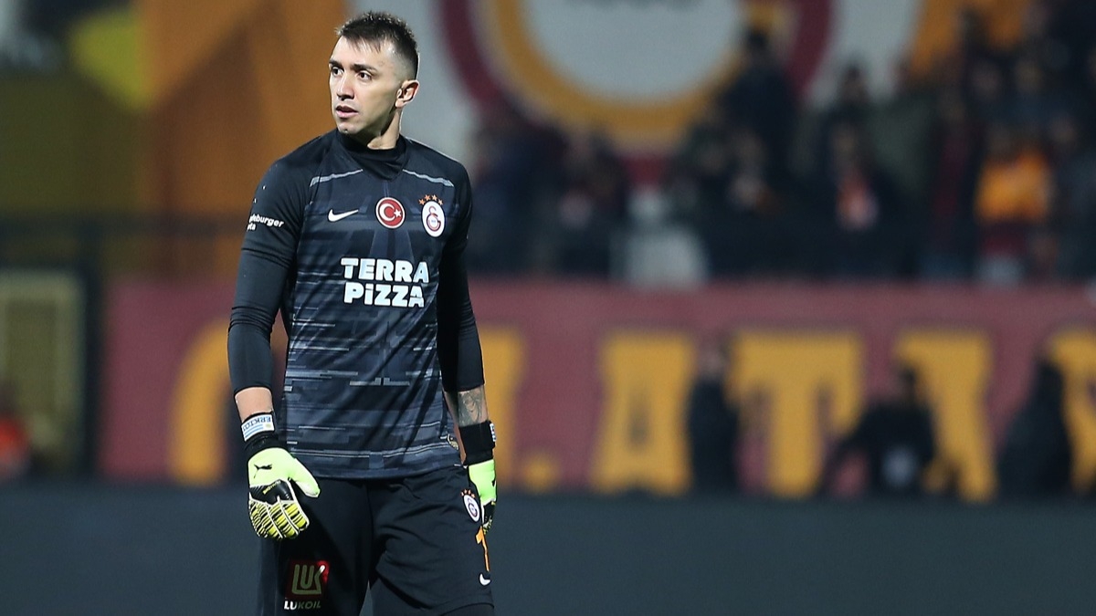 Arjantin basn, Gremionun Fernando Muslera'y istediini yazd