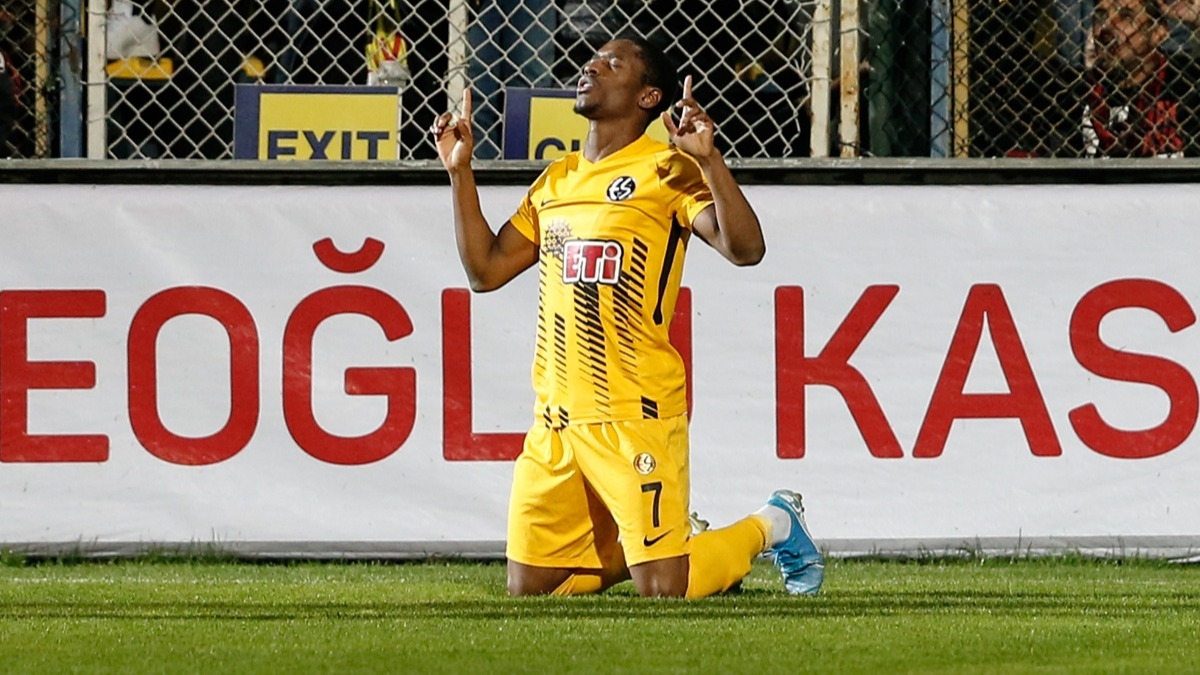 Jesse Sekidika, Eskiehirspor ile olan szlemesini dn tek tarafl olarak feshetti