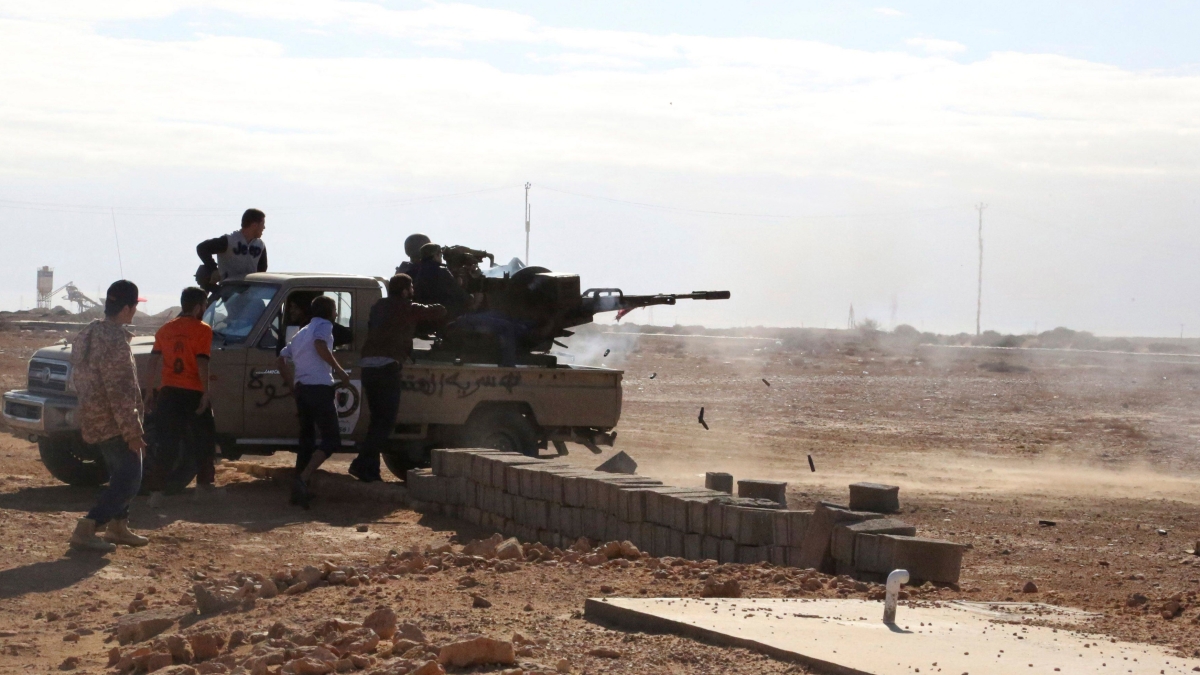 Libya'daki hkmet gleriyle Hafter milisleri Sirte kenti dnda atyor