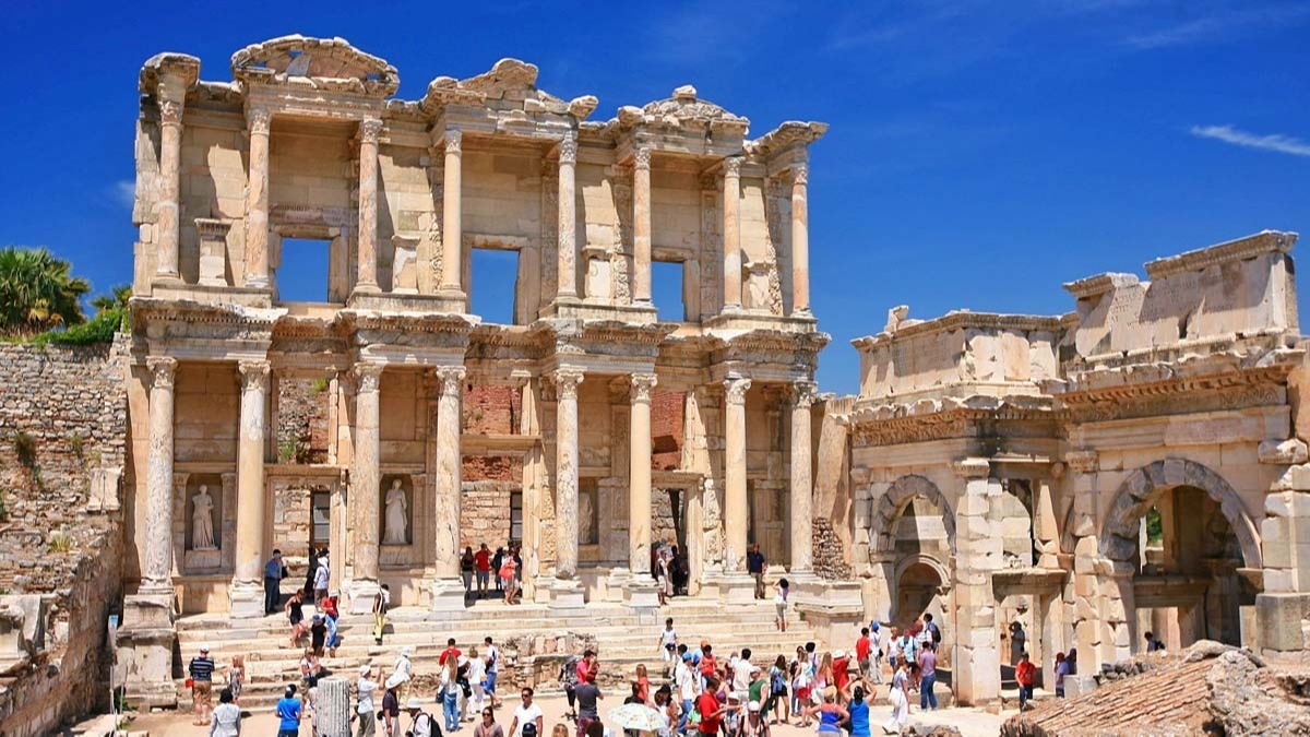 Efes Antik Kenti 2 milyon ziyaretiye yaklat 