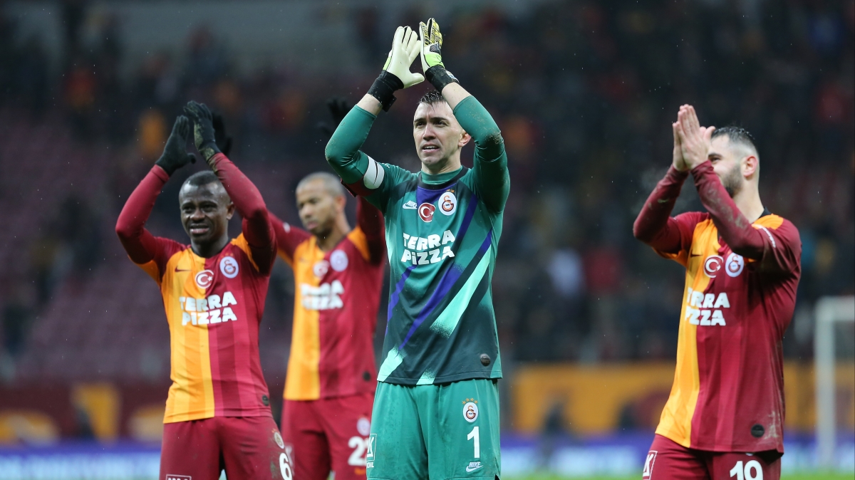 Lyon Galatasarayl yldzn transferinde srarc