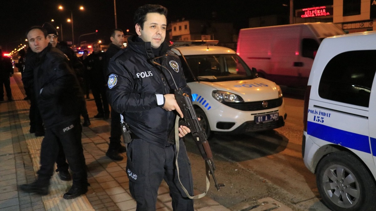 Adana polisi 9 kiiyi terr rgtlerinin elinden kurtard  