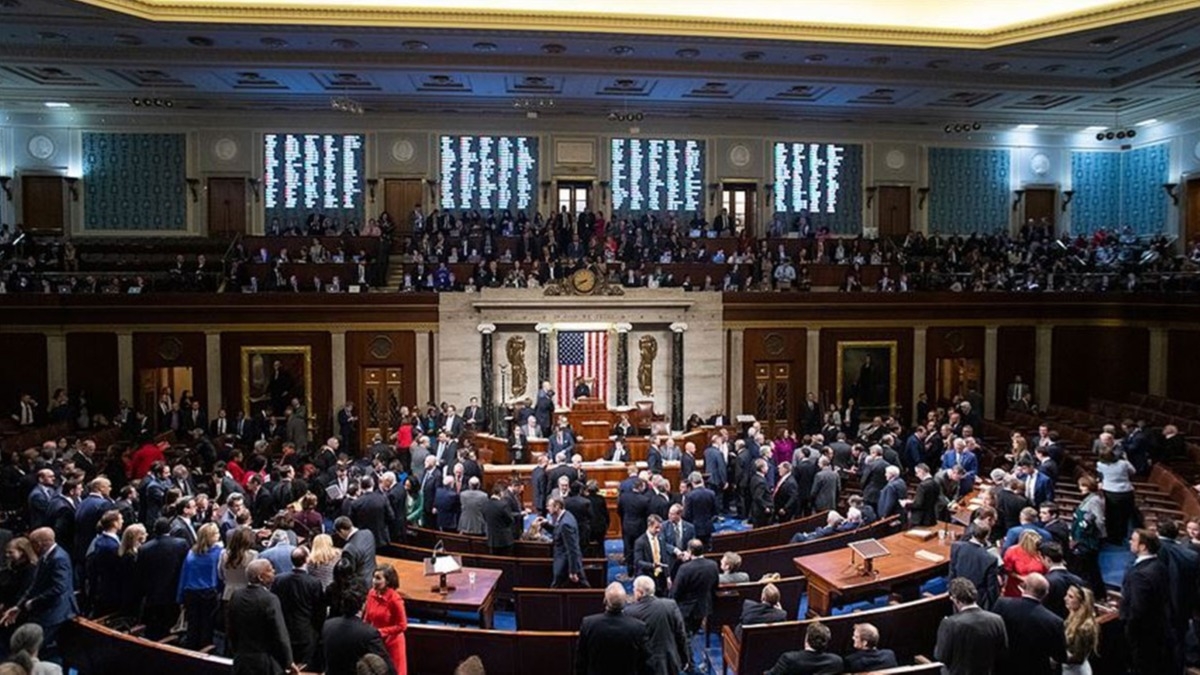 ABD Temsilciler Meclisi, Trump'n azil maddelerini Senatoya yollad