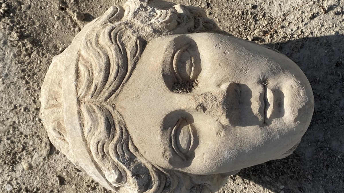 Denizli'de Roma mparatoru Nero'nun heykeline ait mermer ba bulundu
