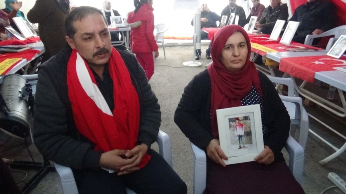 HDP nndeki oturma eylemine bir aile daha katld