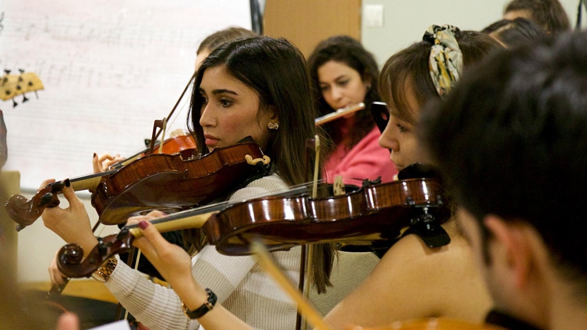 Mzik tutkular 40 gence orkestra kurdurdu