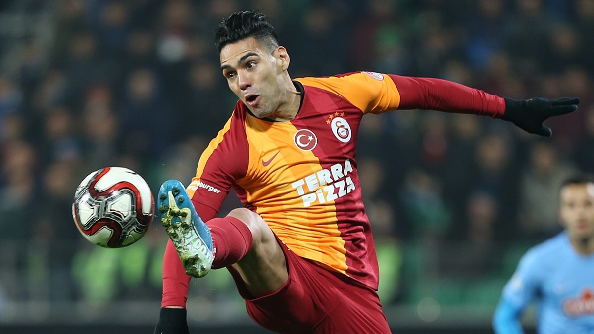 Galatasarayda Radamel Falcao isyan bayran ekti