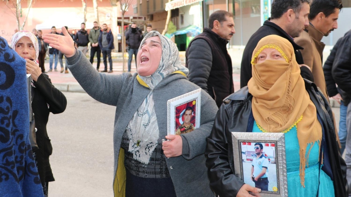 Diyarbakr anneleri, HDP'lilere tepki gsterdi 
