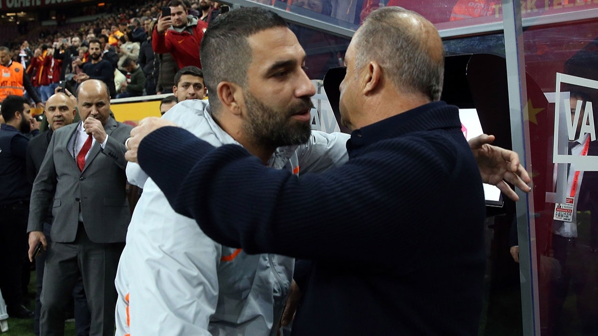 Galatasaray taraftar grubu ultrAslan'dan son dakika Arda Turan aklamas