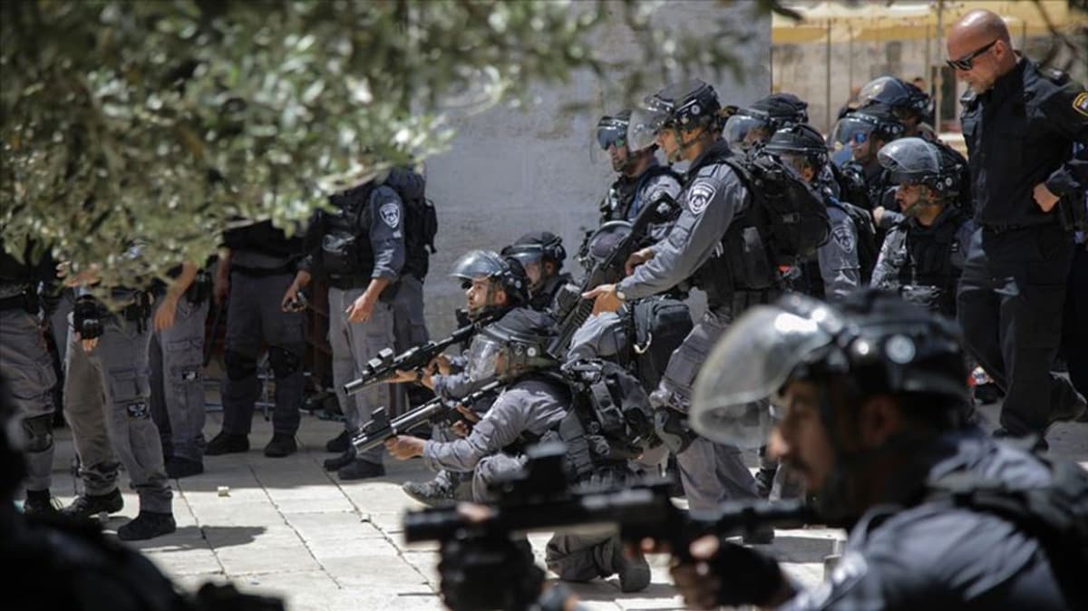 srail polisinden Mescid-i Aksa'ya baskn