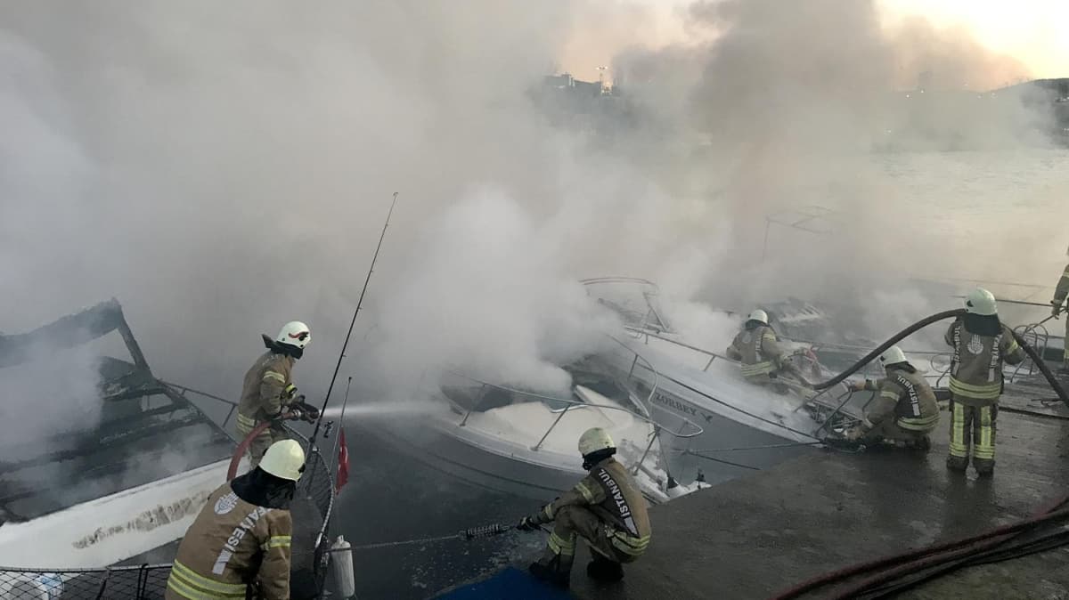 Kartal Dragos sahilindeki teknelerde yangn