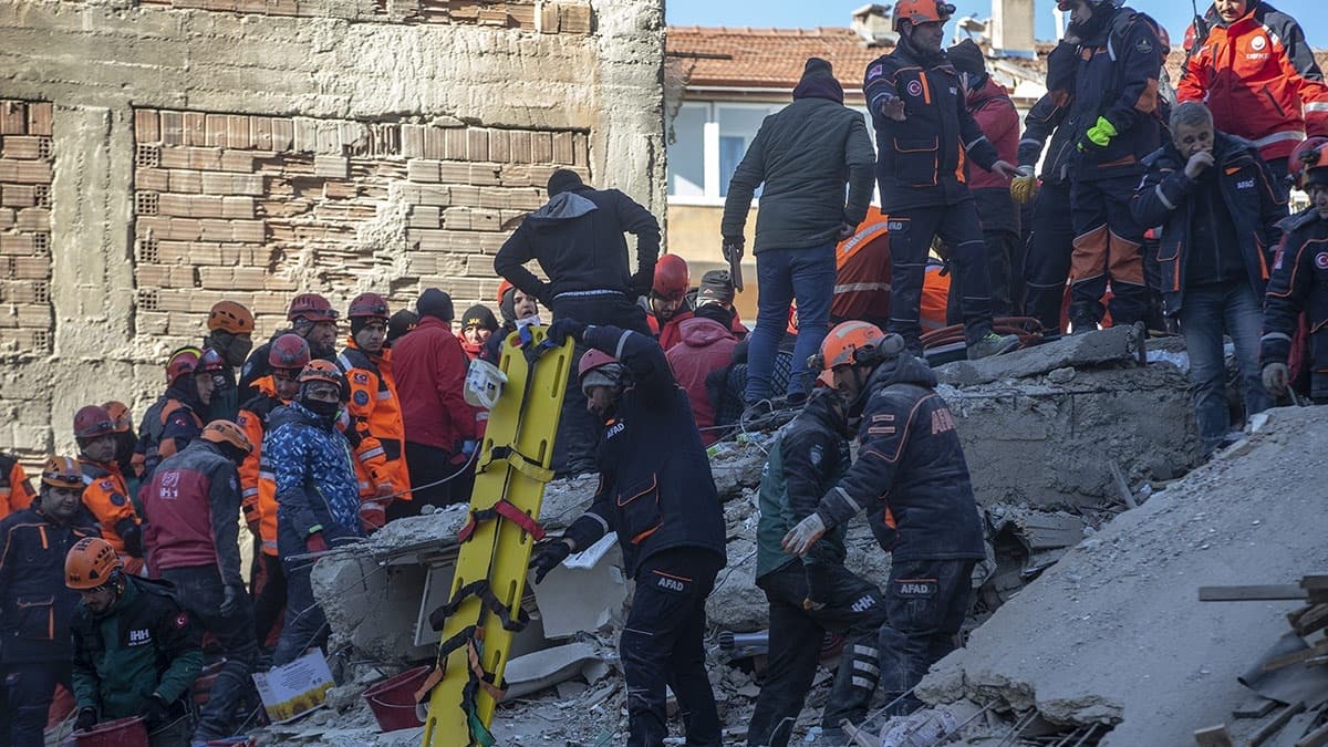 Elaz'daki depremde yaralanan vatandalar ''deprem ann'' anlatt: ne deliinden bizi kardlar