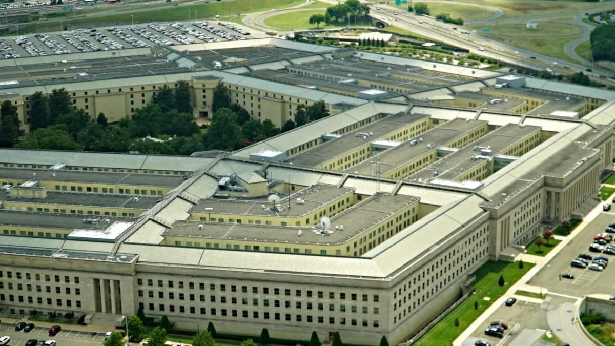 Pentagon yabanc askeri rencilere ynelik gvenlik nlemlerini artrd