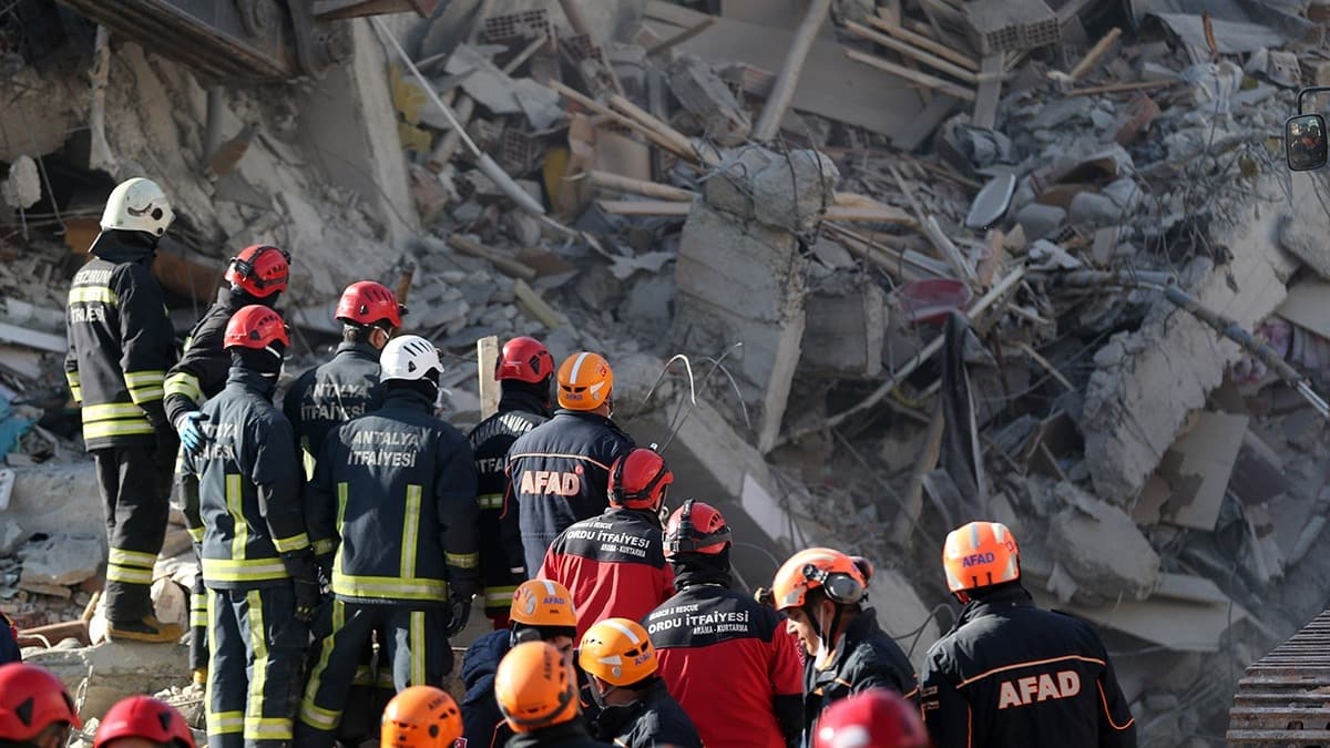 Elaz'da meydana gelen 6.8 byklndeki depremde 41 vatandamz hayatn kaybetti
