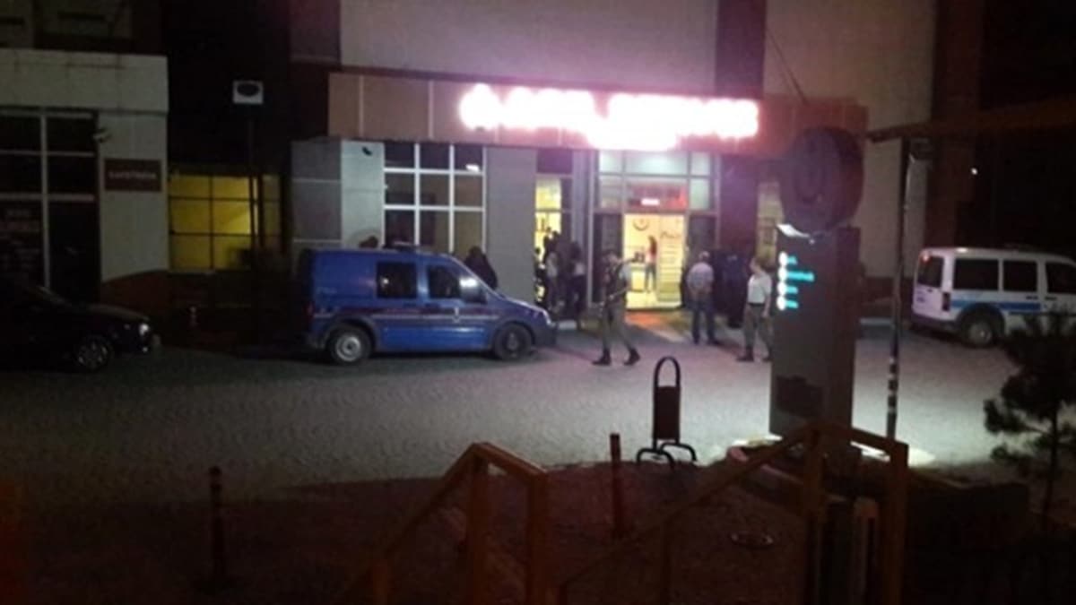 Kargda yal adam evinde l bulundu 