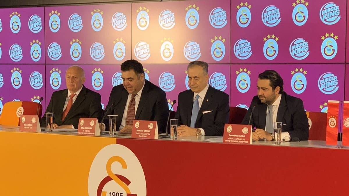 Galatasaray Bakan Mustafa Cengiz'den camiaya mjdeli haber