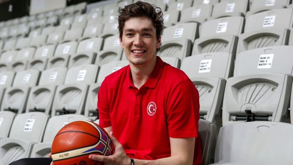 Dileri Bakan avuolu'ndan Cedi Osman'a teekkr