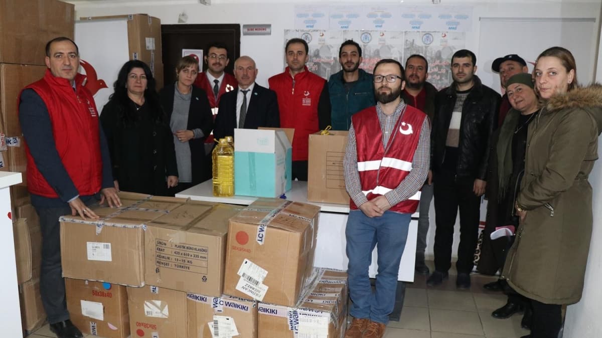 Erzincan'daki Ahska Trklerinden depremzedelere gda ve giyecek yardm