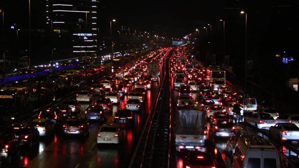 stanbul'da trafik younluu yzde 83'e ulat