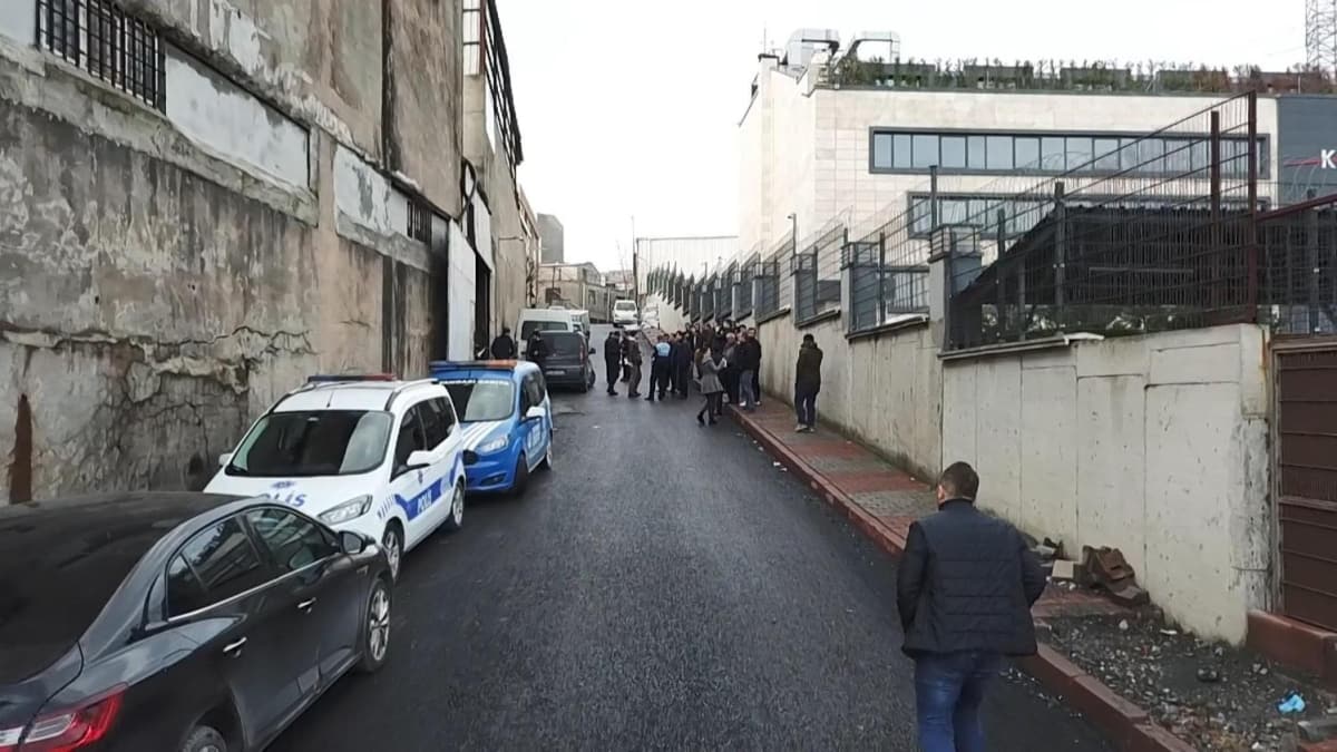 Sultangazi'de atlyenin tavan kt